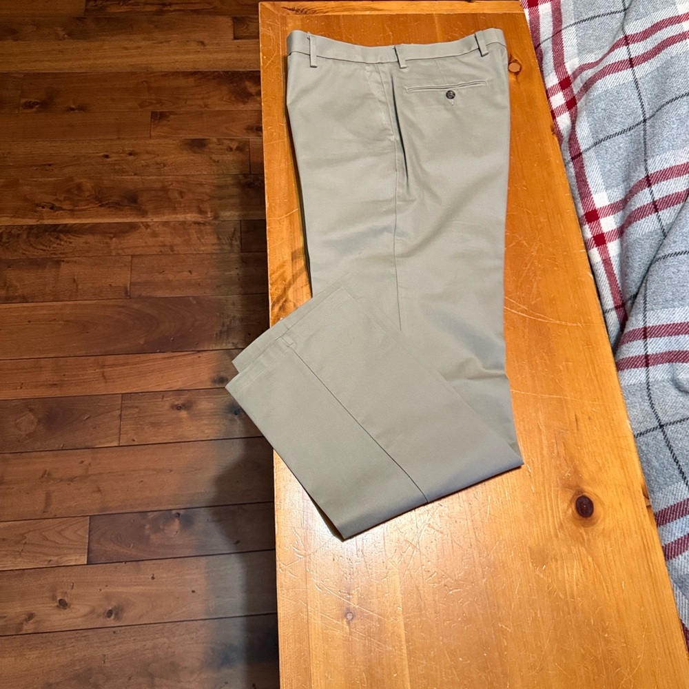 Dockers Men's Tan Chinos